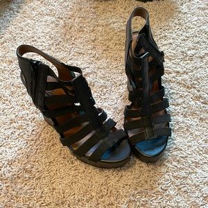 Wedge shoes